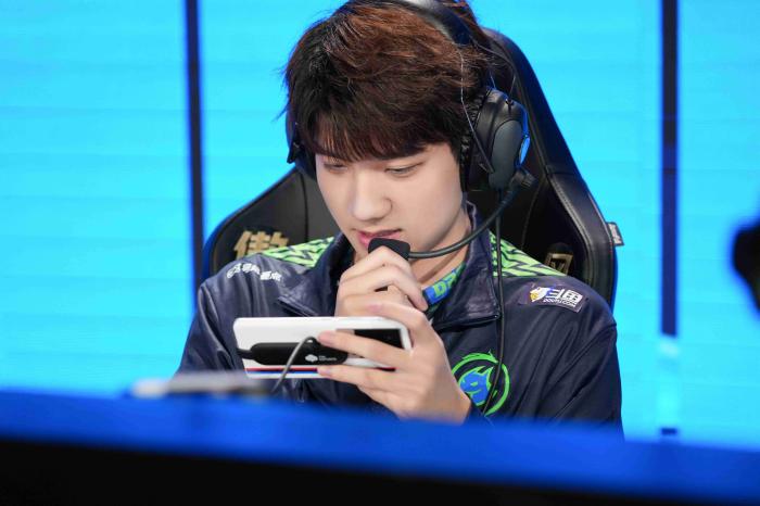 告别激战后的短暂休整，鹏鹏以一切向好态度携