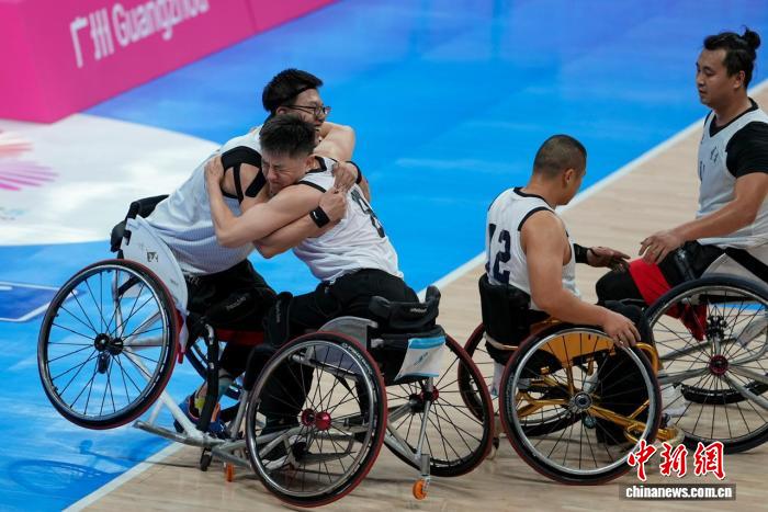 40岁辽宁老将黄徐楠率队夺金 诠释篮球青春不老