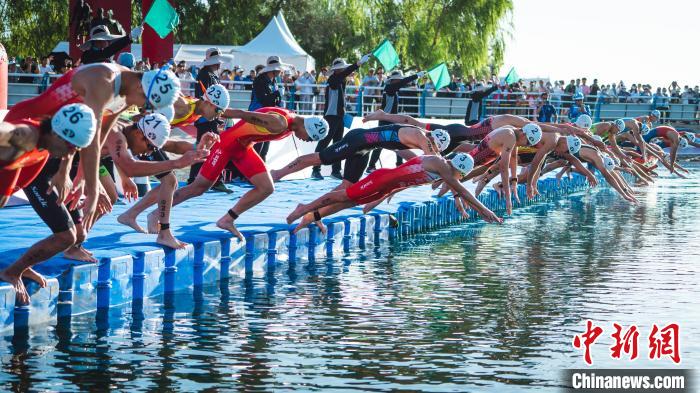 嘉峪关第十五届“一带一路”国际铁人三项赛即