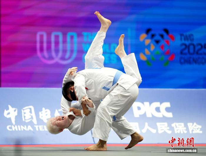 成都世运会残疾人柔术赛中国选手斩获1金1银