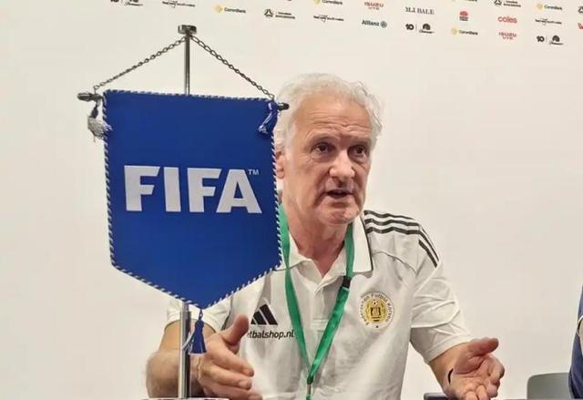 中国男足对阵库拉索队赛前发布会吕滕谈备战与