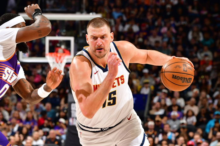 约基奇三双助掘金客场掀翻太阳 三连胜稳居西部