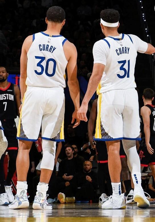 库里复出难救主 火箭险胜勇士送四连败