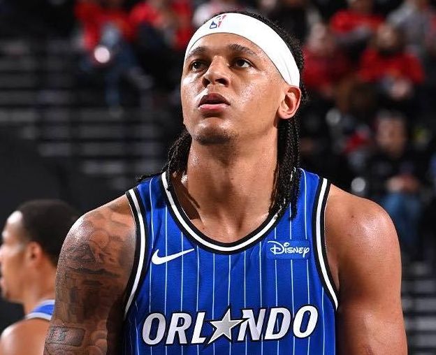 杰伦格林三分神射力压班凯罗当选今日最佳球员