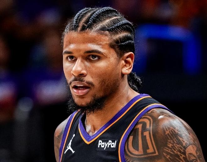 杰伦格林三分神射力压班凯罗当选今日最佳球员